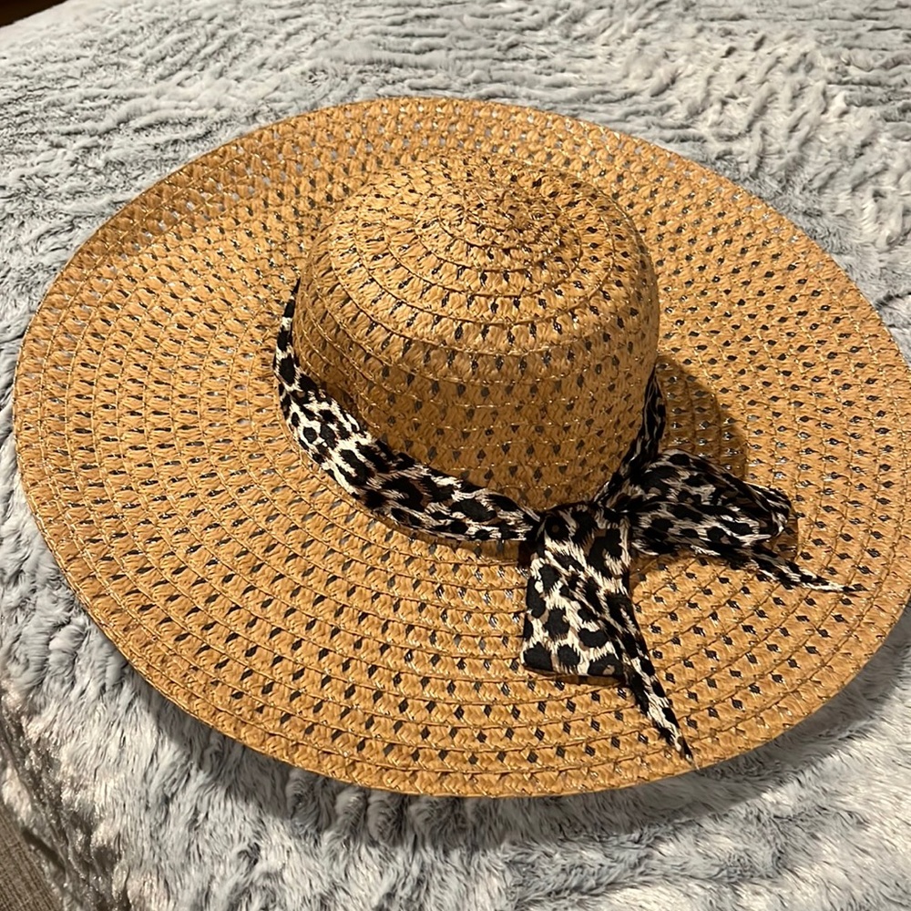 Straw beach hat